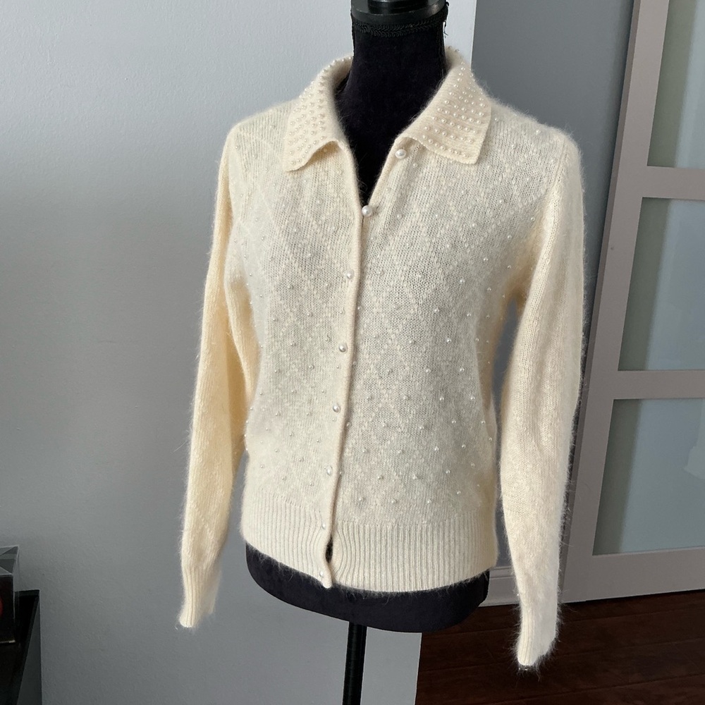 Pretty beaded sweater 🌹🌹